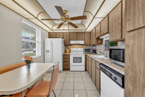 Condo in Dania Beach, Florida, 2 bedrooms  № 2081603 - photo 12