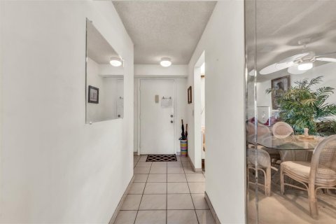 Condo in Dania Beach, Florida, 2 bedrooms  № 2081603 - photo 14