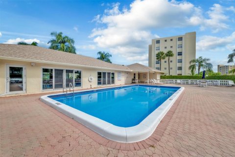 Condo in Dania Beach, Florida, 2 bedrooms  № 2081603 - photo 26