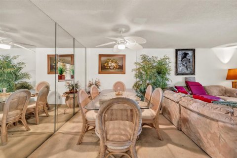 Condo in Dania Beach, Florida, 2 bedrooms  № 2081603 - photo 16