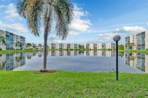 Condo in Dania Beach, Florida, 2 bedrooms  № 2081603 - photo 2