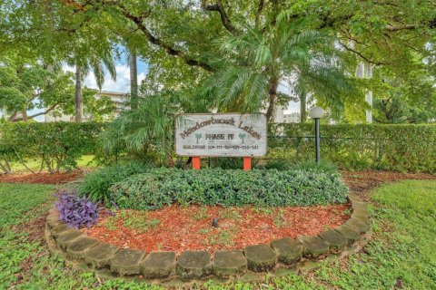 Condo in Dania Beach, Florida, 2 bedrooms  № 2081603 - photo 27