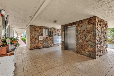 Condo in Dania Beach, Florida, 2 bedrooms  № 2081603 - photo 10