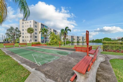 Condo in Dania Beach, Florida, 2 bedrooms  № 2081603 - photo 28