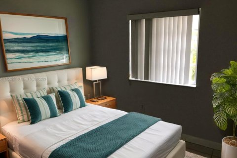 Condo in Hialeah, Florida, 3 bedrooms  № 1881583 - photo 6