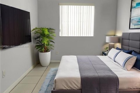 Condo in Hialeah, Florida, 3 bedrooms  № 1881583 - photo 10