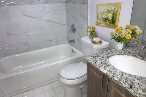 Condo in Hialeah, Florida, 3 bedrooms  № 1881583 - photo 12