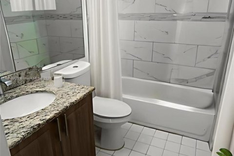 Condo in Hialeah, Florida, 3 bedrooms  № 1881583 - photo 11