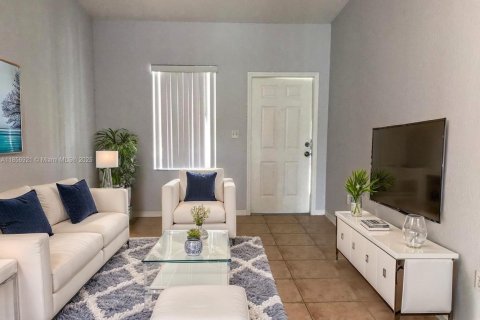 Condo in Hialeah, Florida, 3 bedrooms  № 1881583 - photo 1