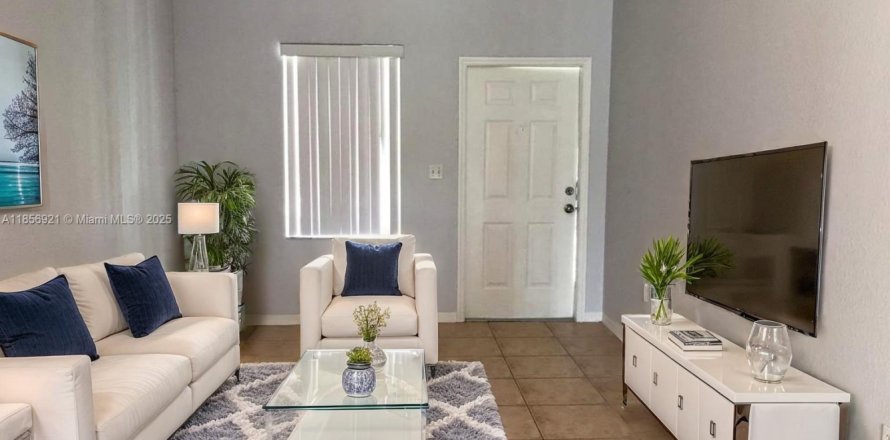 Condo in Hialeah, Florida, 3 bedrooms  № 1881583