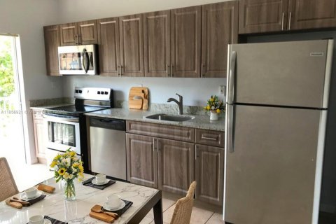 Condo in Hialeah, Florida, 3 bedrooms  № 1881583 - photo 2