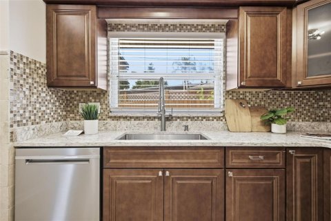 Villa ou maison à vendre à Clearwater, Floride: 4 chambres, 145.21 m2 № 2224945 - photo 15
