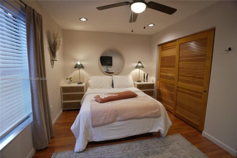 Villa ou maison à vendre à Miami, Floride: 5 chambres, 293.39 m2 № 1814698 - photo 8