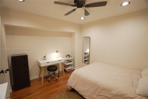 Villa ou maison à vendre à Miami, Floride: 5 chambres, 293.39 m2 № 1814698 - photo 15