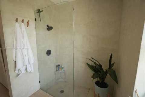Villa ou maison à vendre à Miami, Floride: 5 chambres, 293.39 m2 № 1814698 - photo 26