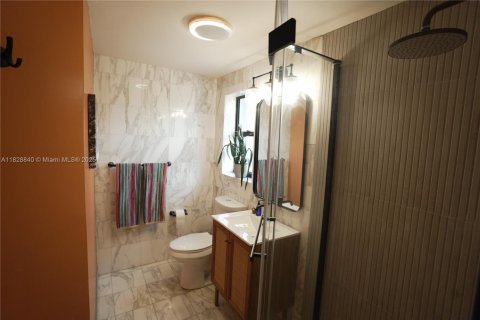 Villa ou maison à vendre à Miami, Floride: 5 chambres, 293.39 m2 № 1814698 - photo 12