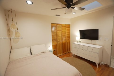 Villa ou maison à vendre à Miami, Floride: 5 chambres, 293.39 m2 № 1814698 - photo 16