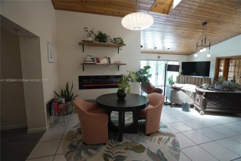 Villa ou maison à vendre à Miami, Floride: 5 chambres, 293.39 m2 № 1814698 - photo 30