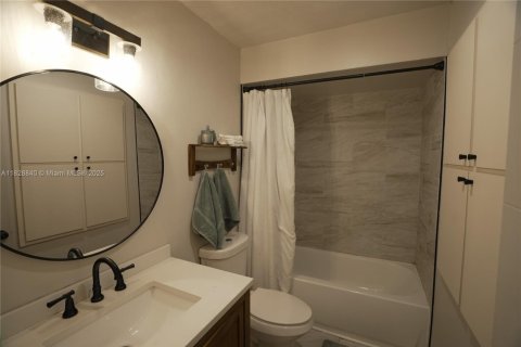 Villa ou maison à vendre à Miami, Floride: 5 chambres, 293.39 m2 № 1814698 - photo 18