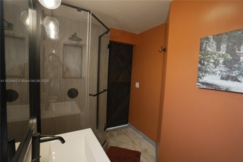 Villa ou maison à vendre à Miami, Floride: 5 chambres, 293.39 m2 № 1814698 - photo 13
