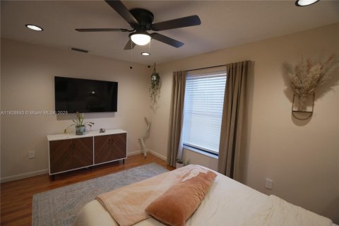 Villa ou maison à vendre à Miami, Floride: 5 chambres, 293.39 m2 № 1814698 - photo 10