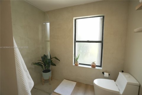 Villa ou maison à vendre à Miami, Floride: 5 chambres, 293.39 m2 № 1814698 - photo 27