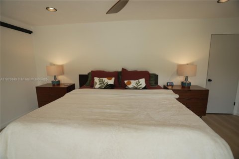 Villa ou maison à vendre à Miami, Floride: 5 chambres, 293.39 m2 № 1814698 - photo 20