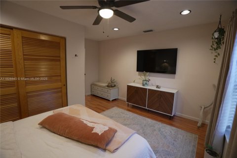 Villa ou maison à vendre à Miami, Floride: 5 chambres, 293.39 m2 № 1814698 - photo 11
