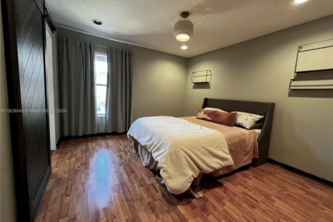 Villa ou maison à vendre à Miami, Floride: 5 chambres, 293.39 m2 № 1814698 - photo 3