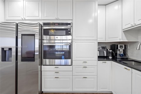 Copropriété à louer à Hallandale Beach, Floride: 2 chambres, 130.06 m2 № 2170101 - photo 2