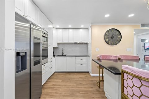 Copropriété à louer à Hallandale Beach, Floride: 2 chambres, 130.06 m2 № 2170101 - photo 5