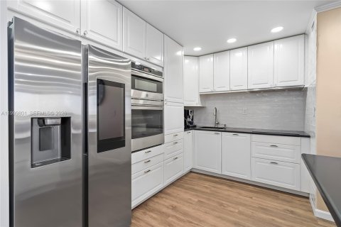 Condo à Hallandale Beach, Floride, 2 chambres  № 2170101