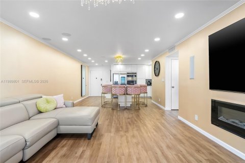 Copropriété à louer à Hallandale Beach, Floride: 2 chambres, 130.06 m2 № 2170101 - photo 7