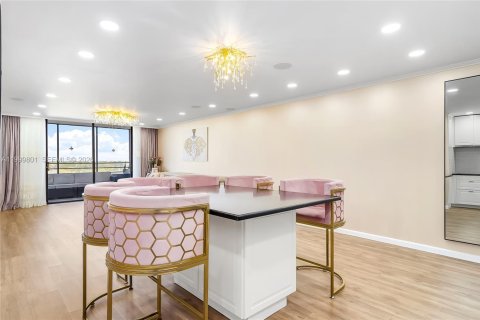Copropriété à louer à Hallandale Beach, Floride: 2 chambres, 130.06 m2 № 2170101 - photo 13