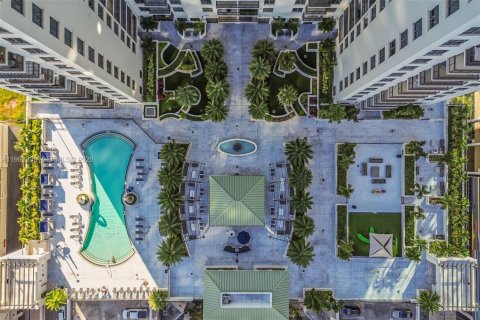 Condo in Miami, Florida, 2 bedrooms № 2080924 - photo 25
