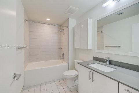 Condo in Miami, Florida, 2 bedrooms № 2080924 - photo 14