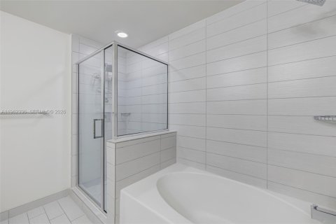 Condo in Miami, Florida, 2 bedrooms № 2080924 - photo 19