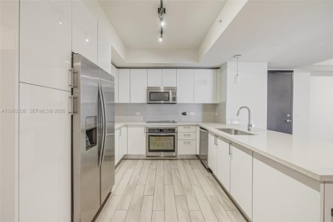 Condo in Miami, Florida, 2 bedrooms № 2080924 - photo 8