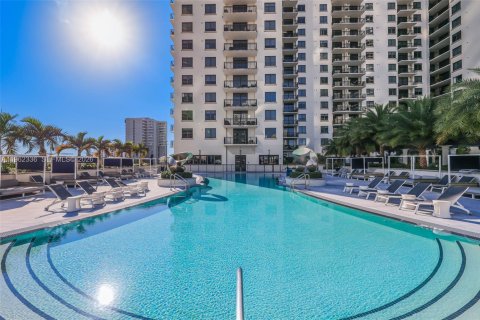 Condo in Miami, Florida, 2 bedrooms № 2080924 - photo 27