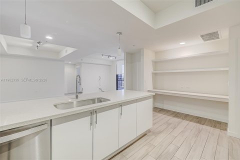 Condo in Miami, Florida, 2 bedrooms № 2080924 - photo 10