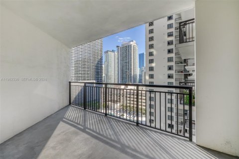 Condo in Miami, Florida, 2 bedrooms № 2080924 - photo 21