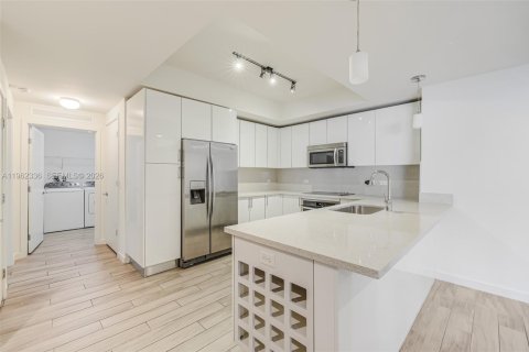 Condo in Miami, Florida, 2 bedrooms № 2080924 - photo 7