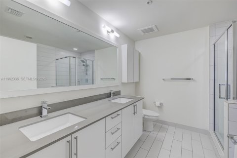 Condo in Miami, Florida, 2 bedrooms № 2080924 - photo 18