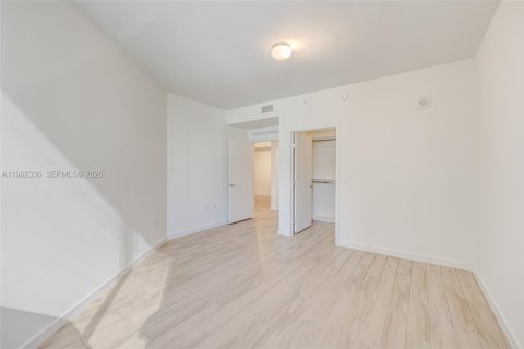Condo in Miami, Florida, 2 bedrooms № 2080924 - photo 12