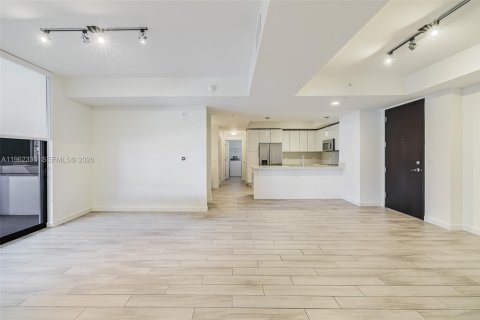 Condo in Miami, Florida, 2 bedrooms № 2080924 - photo 6