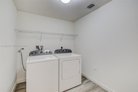 Condo in Miami, Florida, 2 bedrooms № 2080924 - photo 20