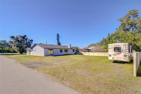 Commercial property in Valrico, Florida 214.7 sq.m. № 2142803 - photo 26
