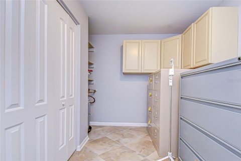 Commercial property in Valrico, Florida 214.7 sq.m. № 2142803 - photo 20