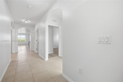 Villa ou maison à vendre à Lehigh Acres, Floride: 4 chambres, 169.83 m2 № 2294084 - photo 29