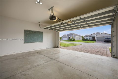 Villa ou maison à vendre à Lehigh Acres, Floride: 4 chambres, 169.83 m2 № 2294084 - photo 16